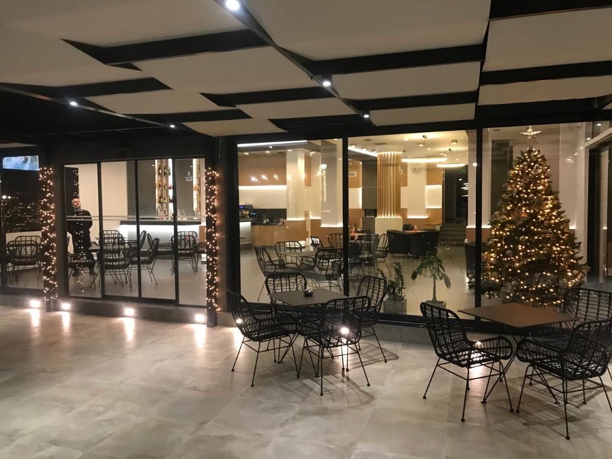 Plaza Hotel Nafpaktos エクステリア 写真