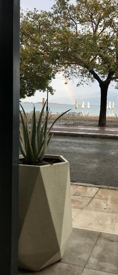 Plaza Hotel Nafpaktos エクステリア 写真