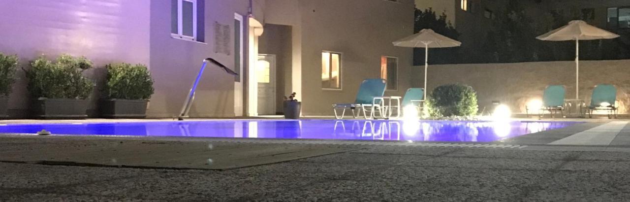 Plaza Hotel Nafpaktos エクステリア 写真