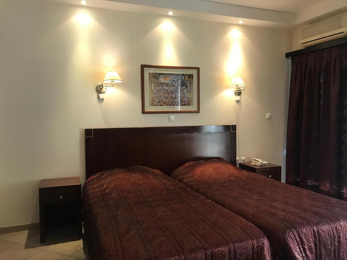 Plaza Hotel Nafpaktos エクステリア 写真