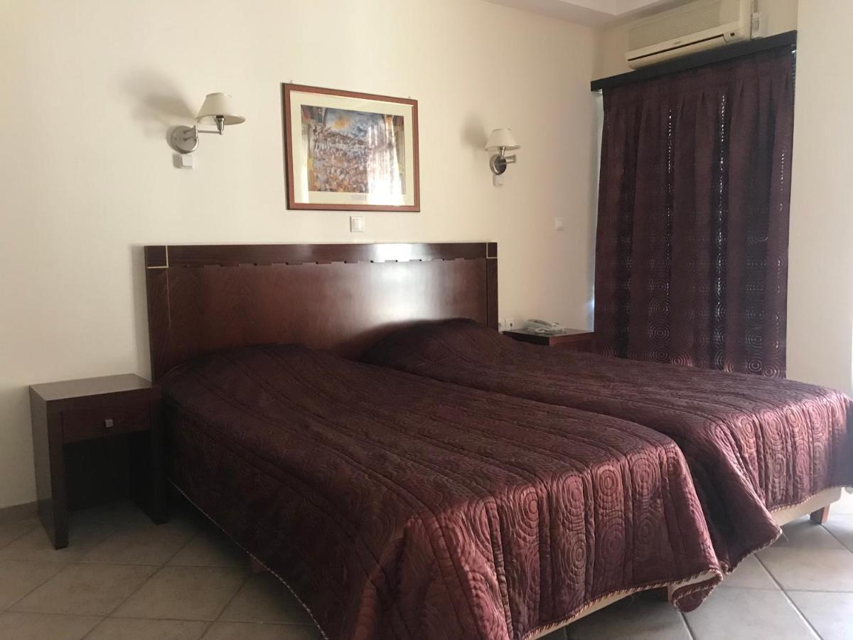 Plaza Hotel Nafpaktos エクステリア 写真