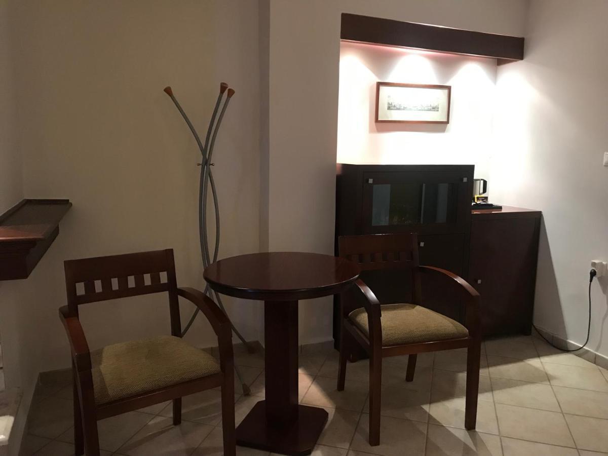 Plaza Hotel Nafpaktos エクステリア 写真