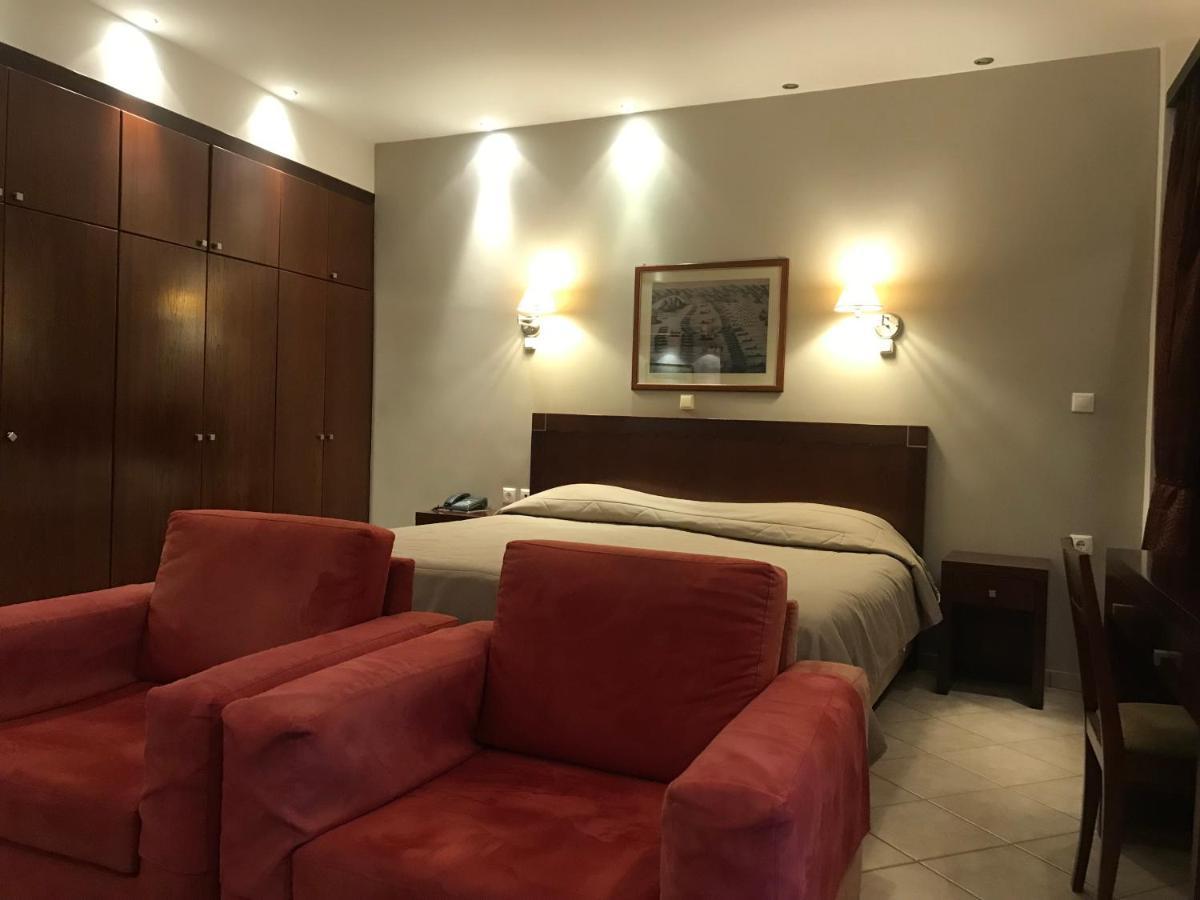 Plaza Hotel Nafpaktos エクステリア 写真