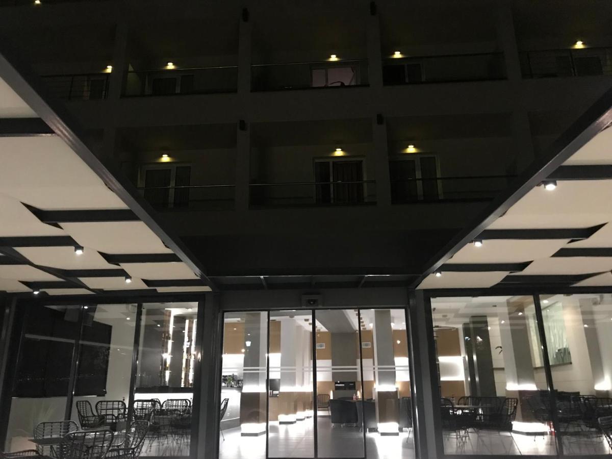 Plaza Hotel Nafpaktos エクステリア 写真