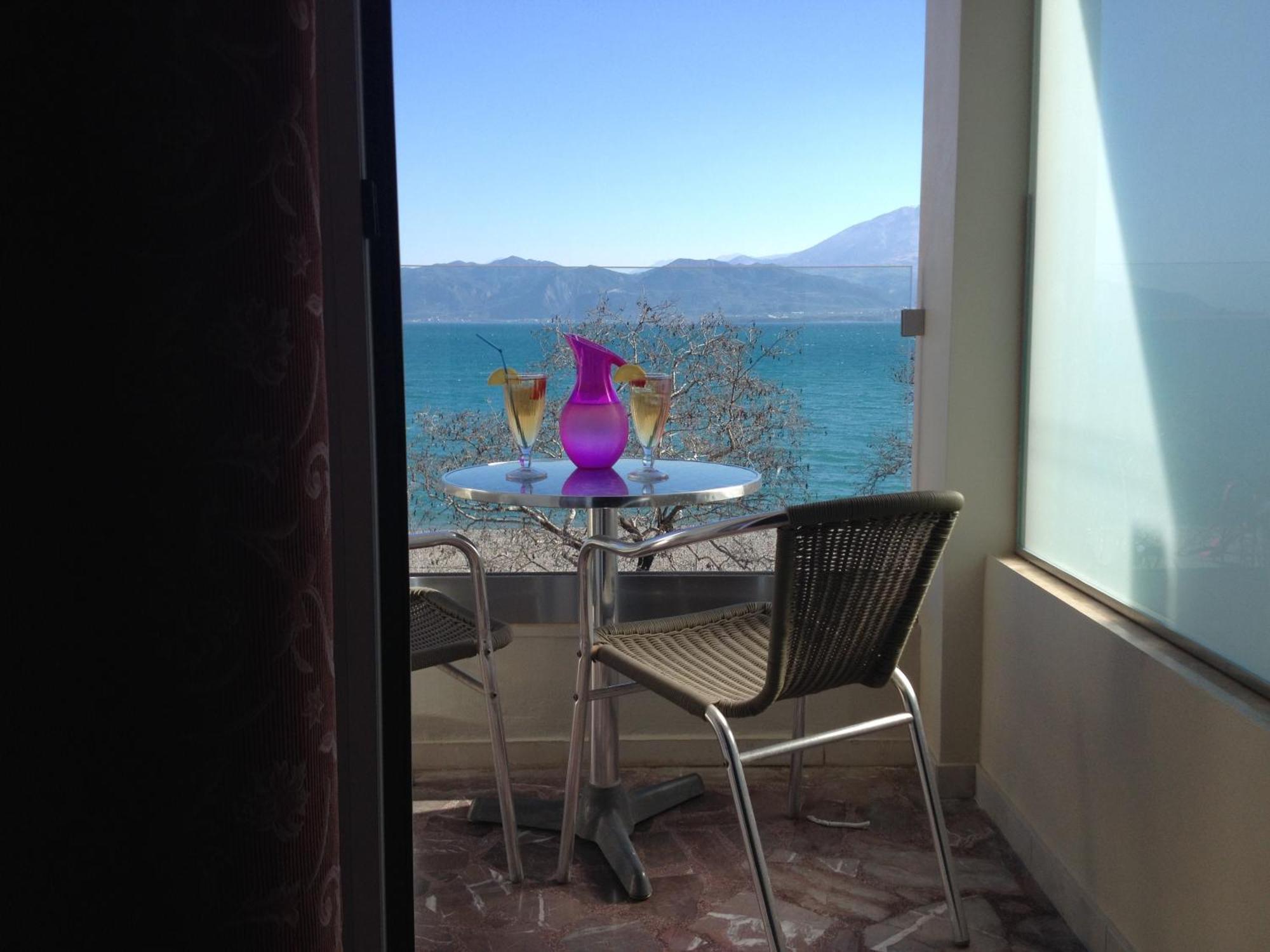 Plaza Hotel Nafpaktos エクステリア 写真